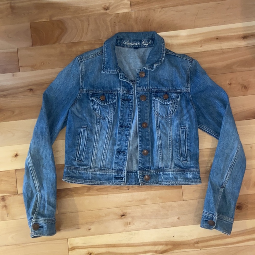 American eagle distressed jean denim jacket size M